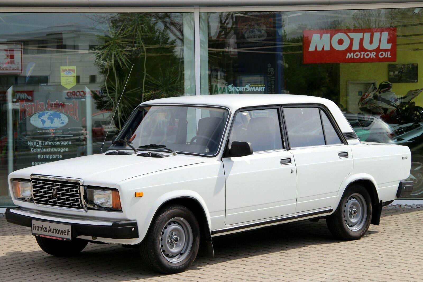 Auferstanden aus Ruinen 